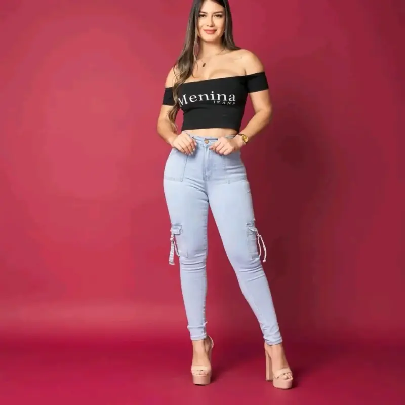 Jeans ajustados para mujer en negro y celeste - 3