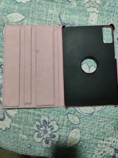 Tablet con funda y teclado rosa - miniatura 3