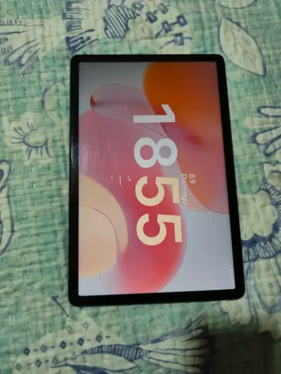 Tablet con funda y teclado rosa - miniatura 4