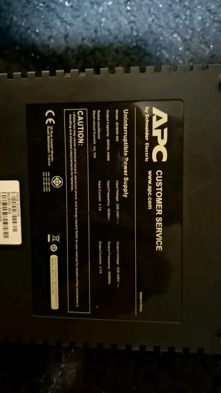 UPS APC con protección contra sobretensiones - 2