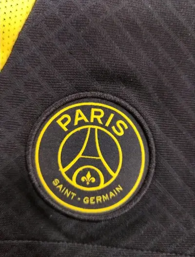 Shorts deportivos PSG Jordan negros y amarillos - miniatura 3