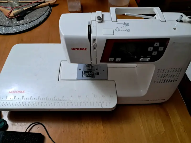 Máquina de Coser Janome 2030QDC Electrónica - 1