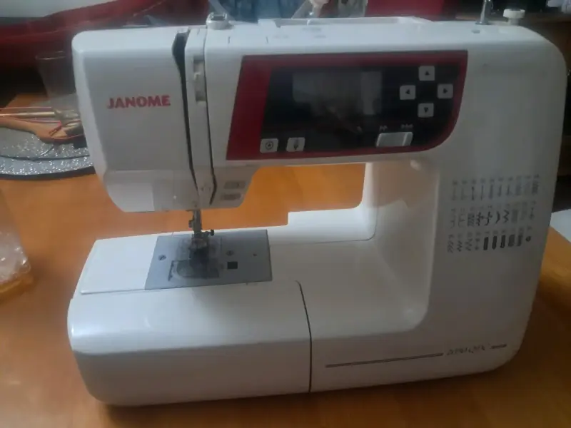 Máquina de Coser Janome 2030QDC Electrónica - 4