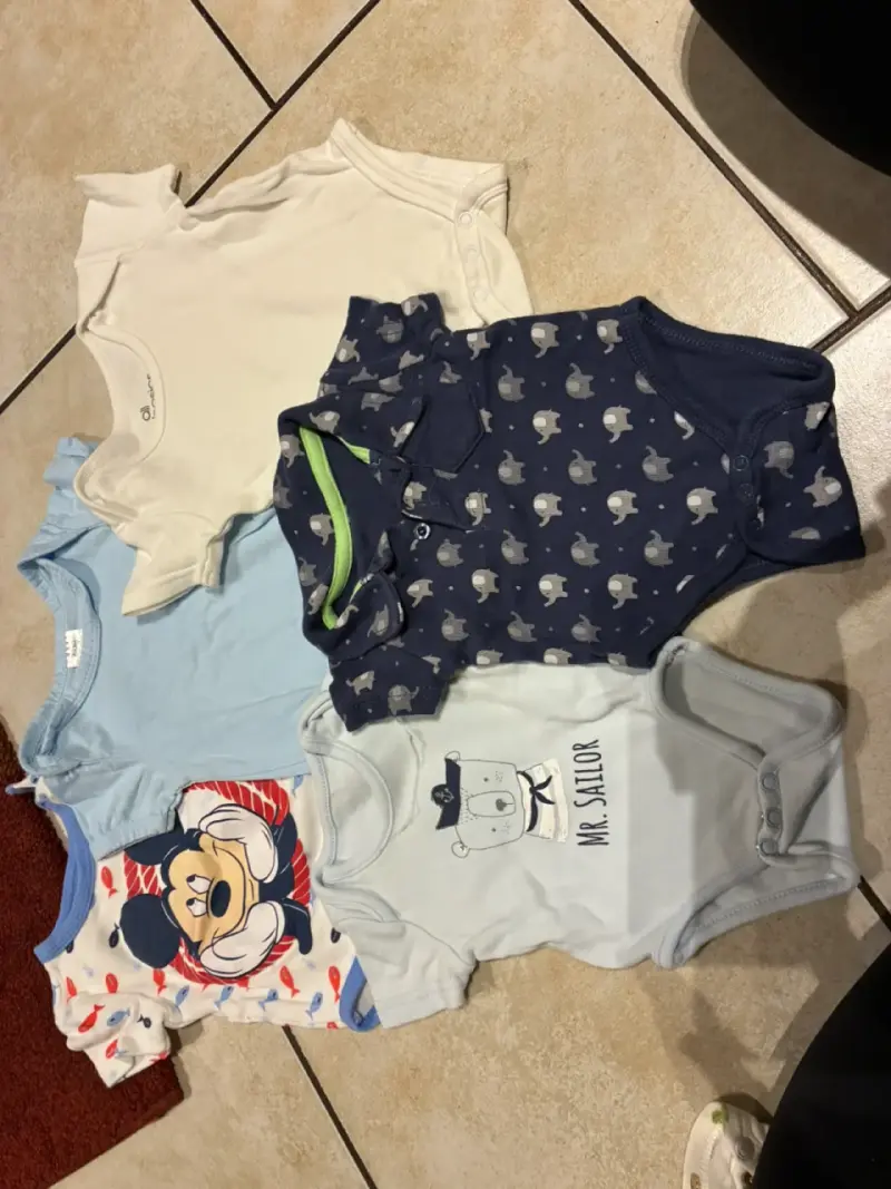Lote de 40 bodies para bebé con diseños variados - 2