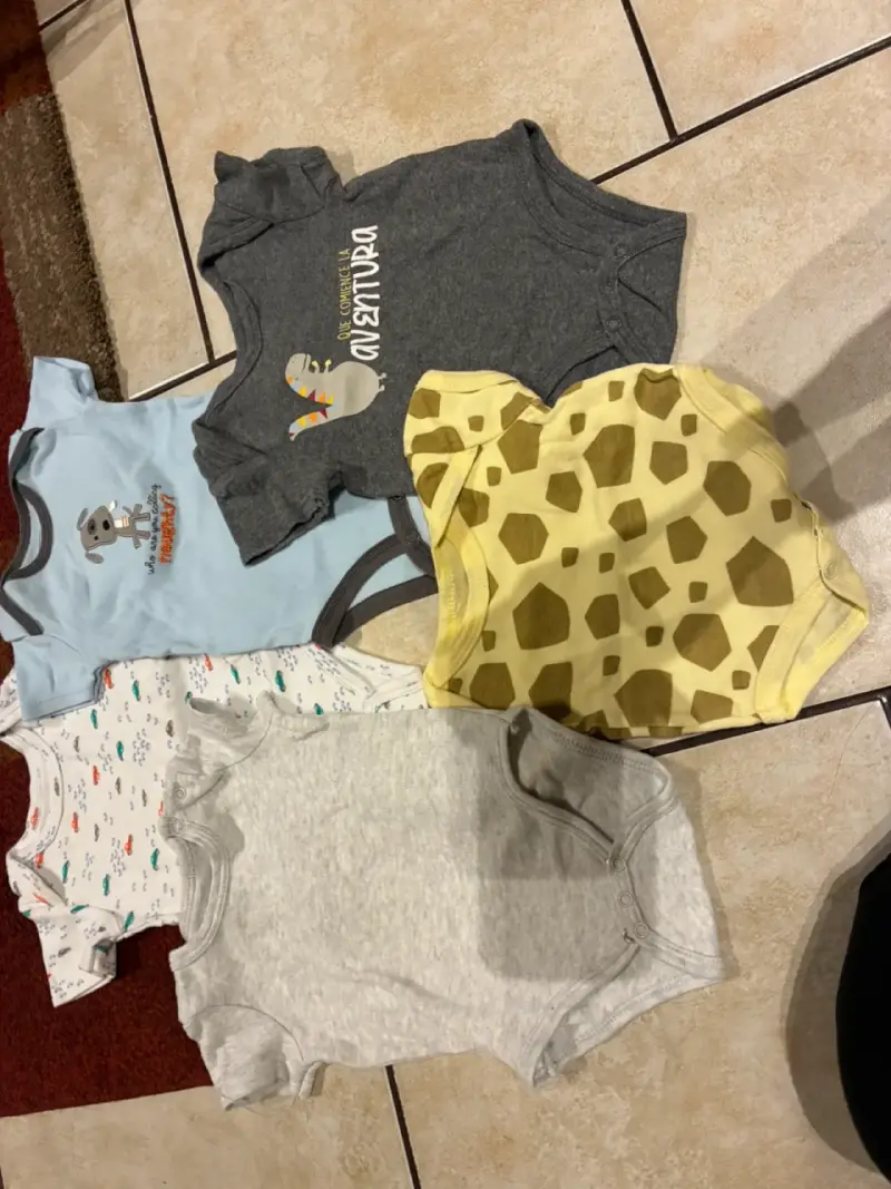 Lote de 40 bodies para bebé con diseños variados - 3