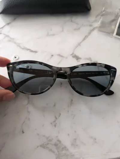 Gafas de sol Ray-Ban negras con estuche - miniatura 2