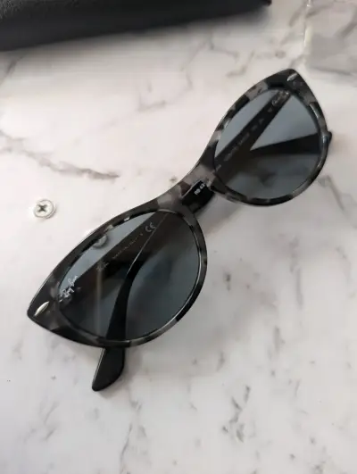 Gafas de sol Ray-Ban negras con estuche - miniatura 4
