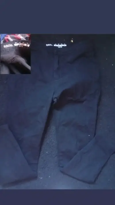 Jeans de mezclilla desgastados para mujer - miniatura 4