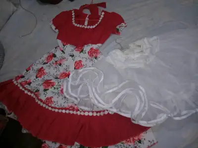 Vestido vintage floral rojo con enagua - miniatura 2
