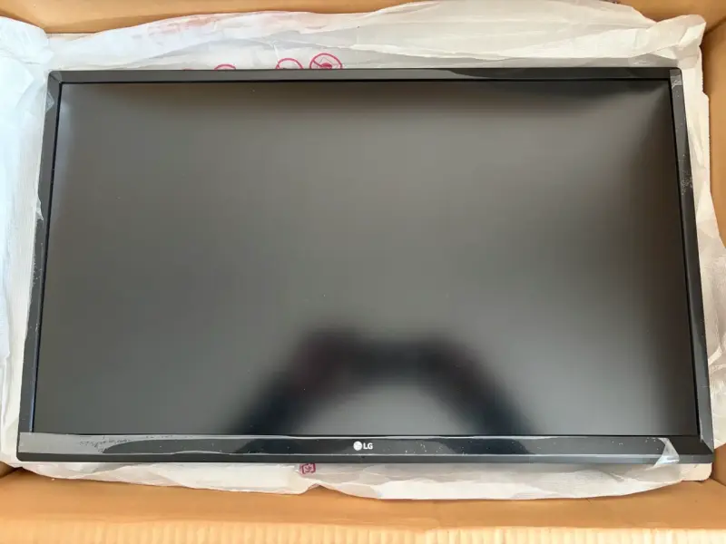 Monitor LG de 24 pulgadas 4K - 1
