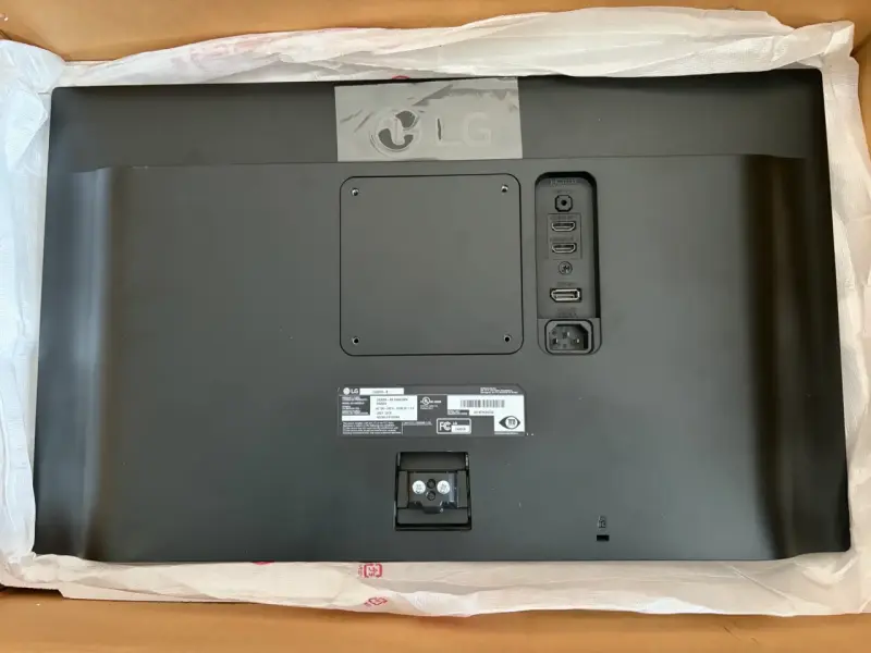 Monitor LG de 24 pulgadas 4K - 2