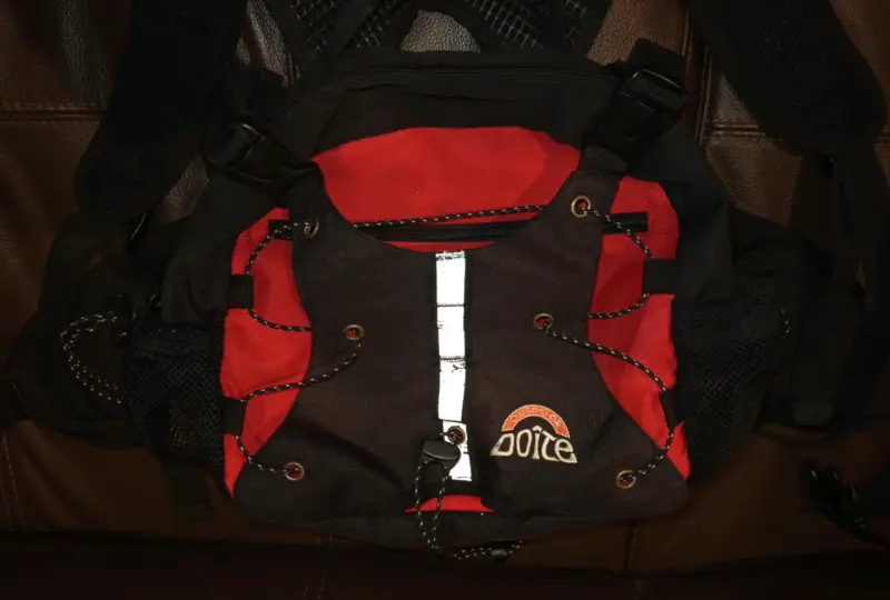 Banano Mochila Doite Roja/Negra. Sin detalles - 2
