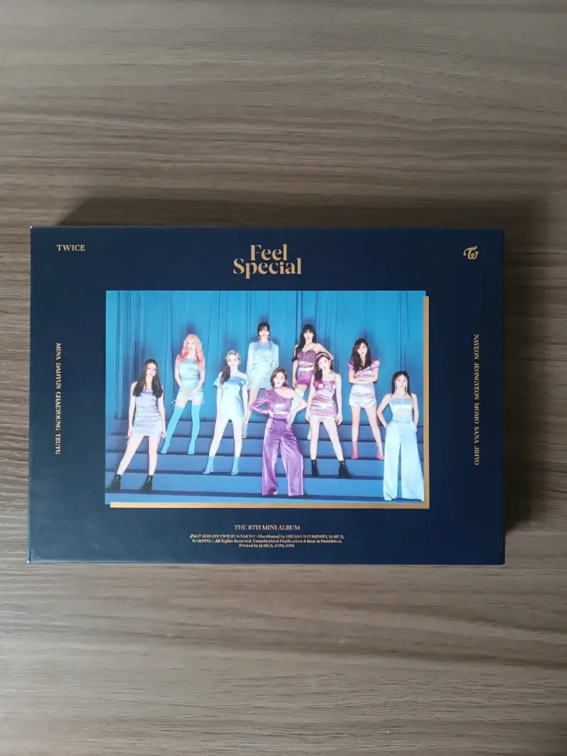 Álbum Feel Special ver B de Twice - 1