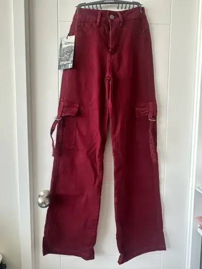 Pantalones cargo anchos color vino 27Street - miniatura 5