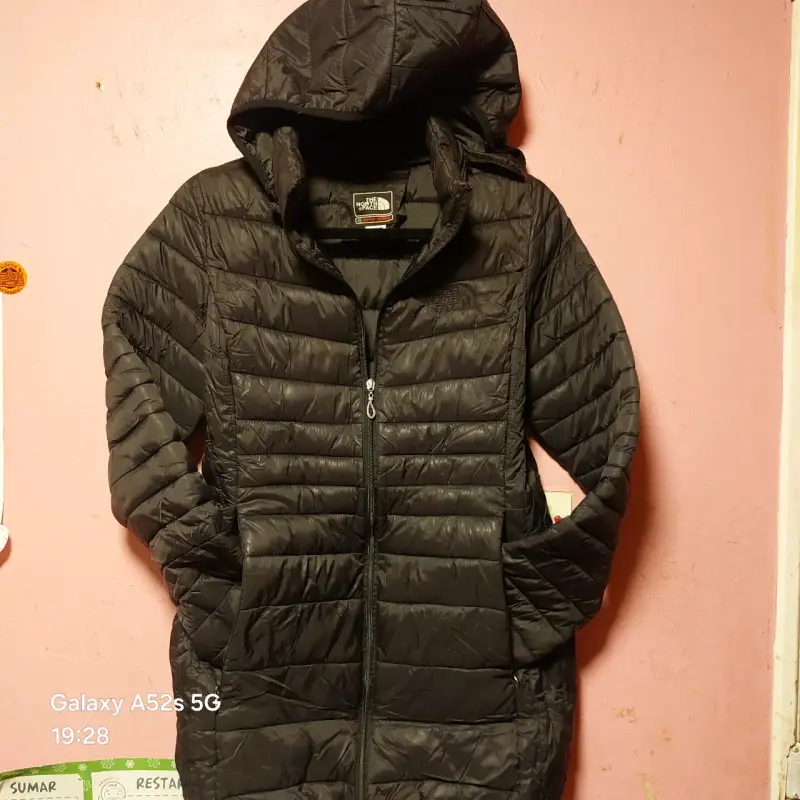 Chaqueta acolchada negra con capucha The North Face