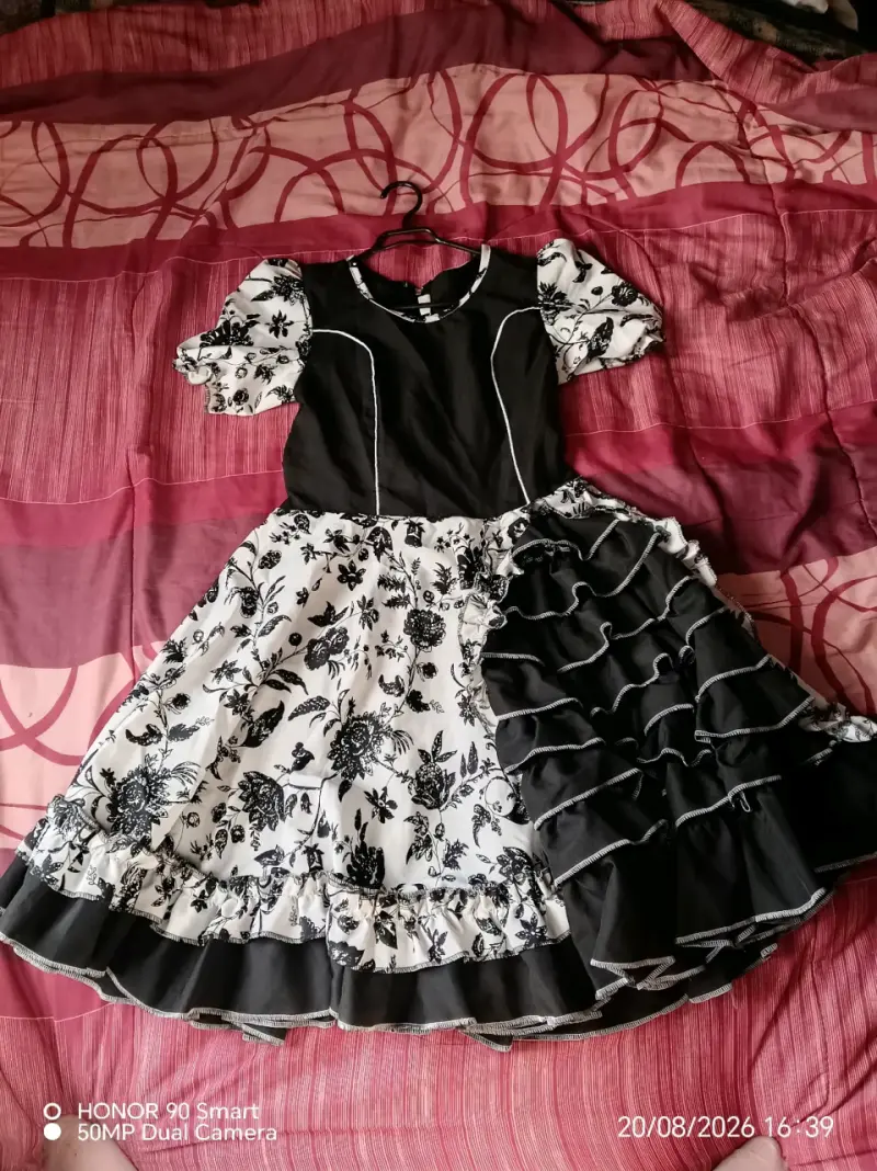 Vestido folklórico blanco y negro, estampado flo - 3
