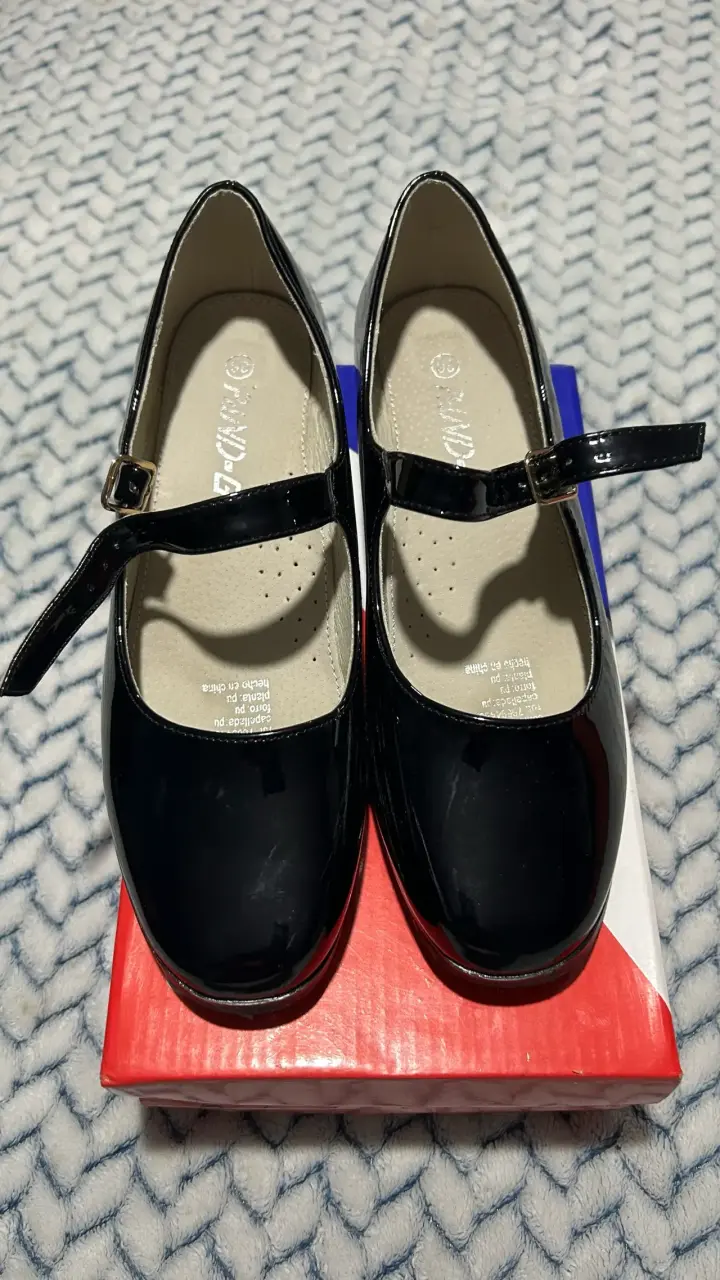 Zapatos de charol negro para niña con hebilla - 1