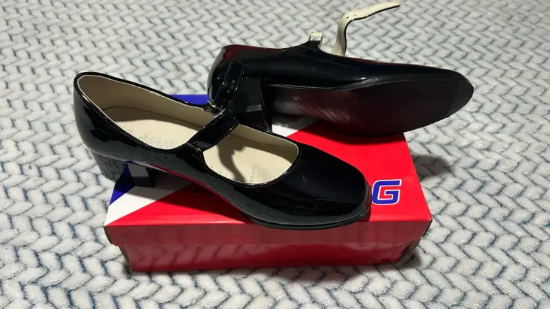 Zapatos de charol negro para niña con hebilla - 3