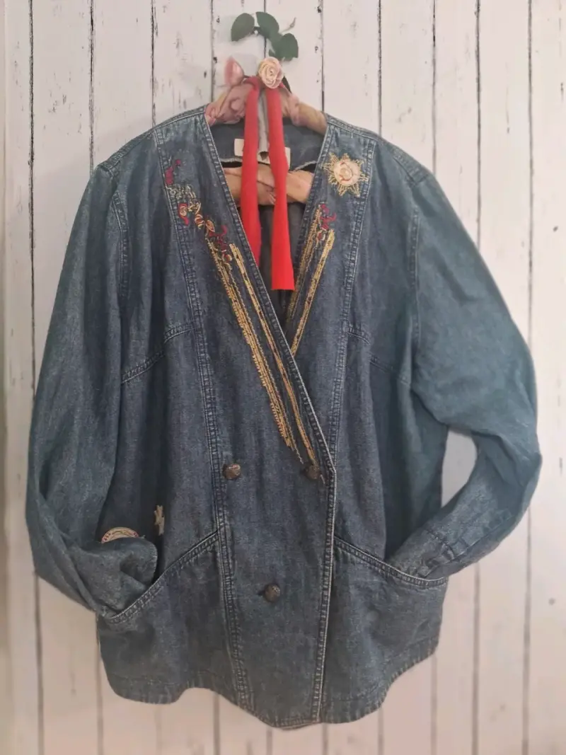 Chaqueta de mezclilla con bordados florales - 1