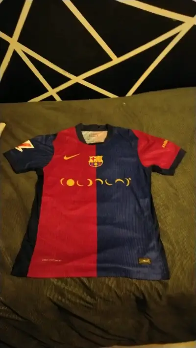 Camiseta FC Barcelona Coldplay clásico 2024 - miniatura 1