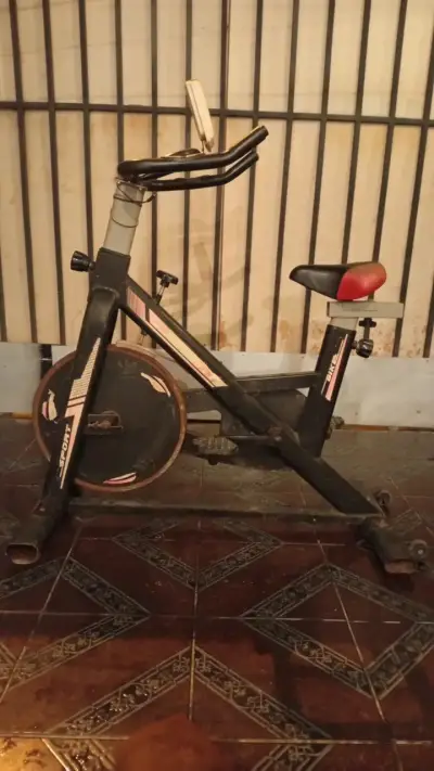 Bicicleta estática de ejercicio Elite - miniatura 1