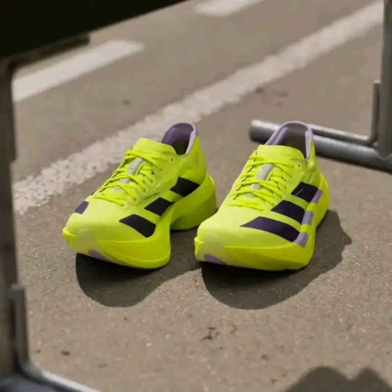 Zapatillas deportivas amarillas Adidas Lightstrike Pro - 3