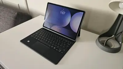 Tablet Samsung Galaxy TAB S10+ con teclado y lápiz - miniatura 1