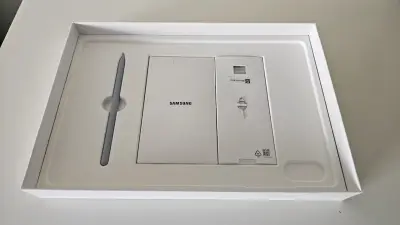 Tablet Samsung Galaxy TAB S10+ con teclado y lápiz - miniatura 4
