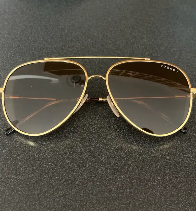 Gafas de sol Vogue doradas estilo aviador - 1