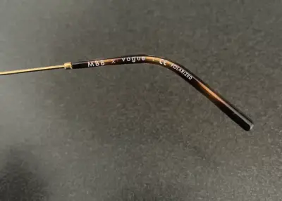 Gafas de sol Vogue doradas estilo aviador - miniatura 4