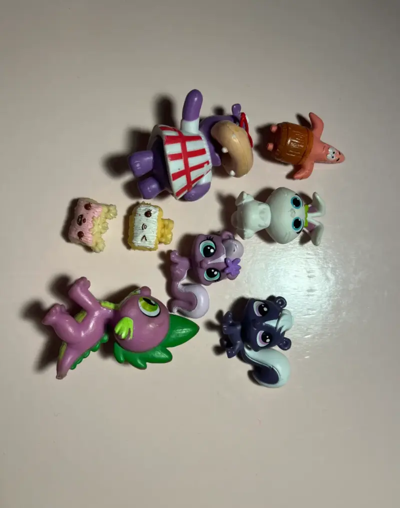 Lote de figuras coleccionables de personajes animados - 1