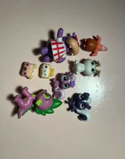 Lote de figuras coleccionables de personajes animados - miniatura 1
