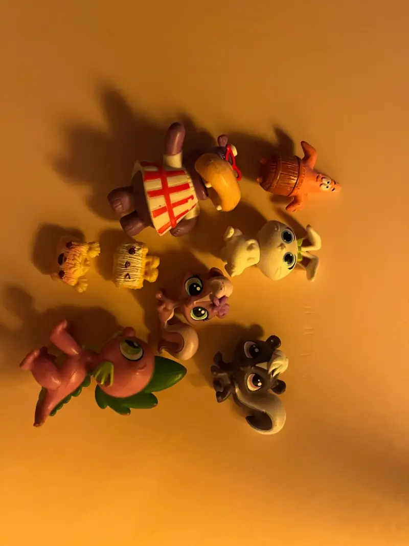 Lote de figuras coleccionables de personajes animados - 2