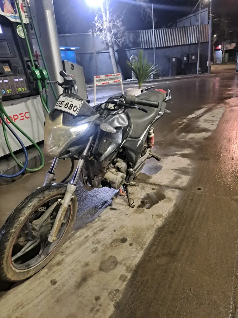 Moto deportiva negra en buen estado - 5