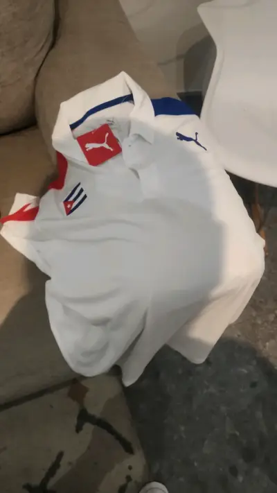 Polera deportiva Puma Cuba blanca y roja - miniatura 2