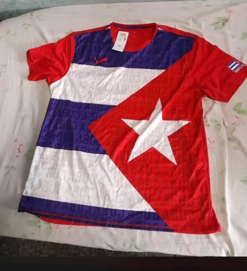Polera deportiva Puma Cuba blanca y roja - 4