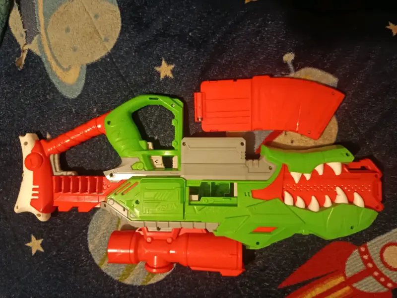 Lanzador de Juguete Nerf Dinosaurio Verde y Rojo - 1