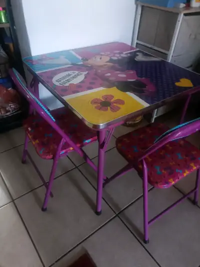 Mesa infantil Minnie Mouse con sillas - miniatura 2