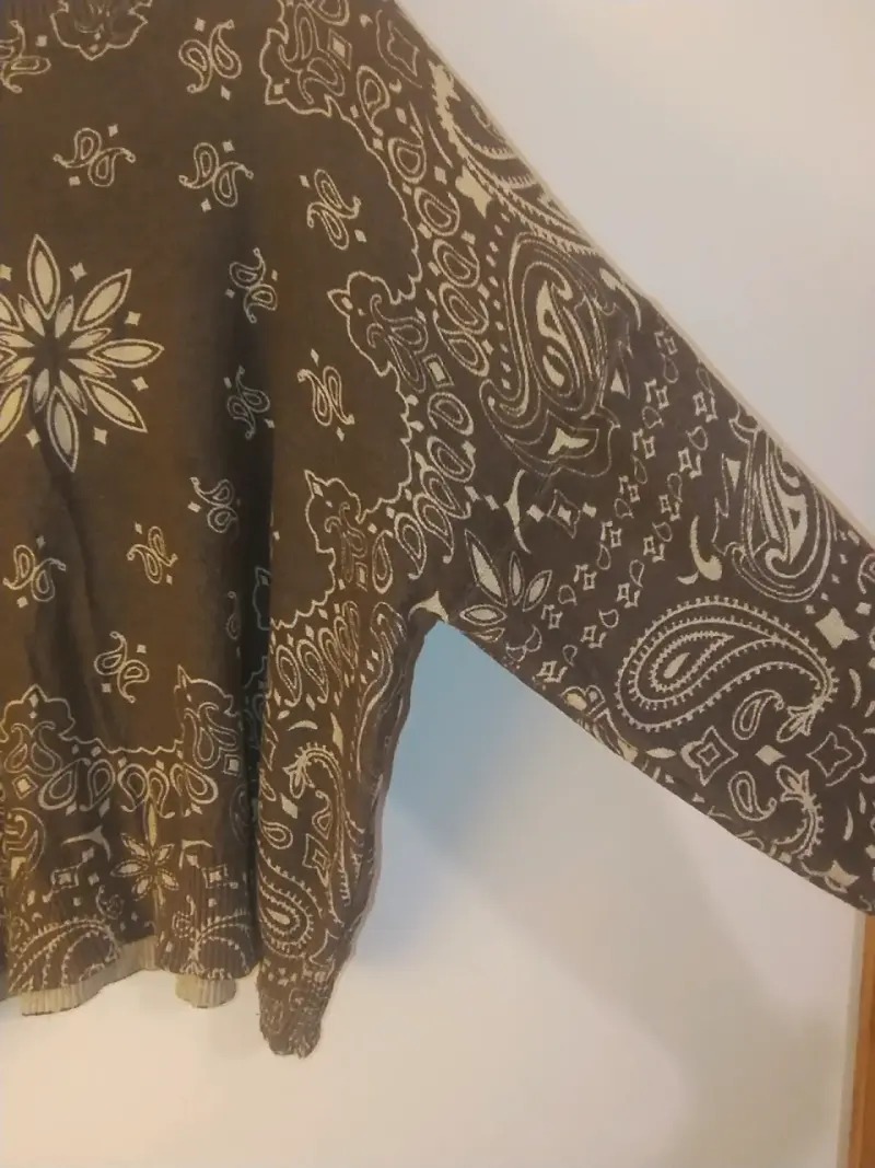 Suéter marrón con diseño paisley Tattiene - 3