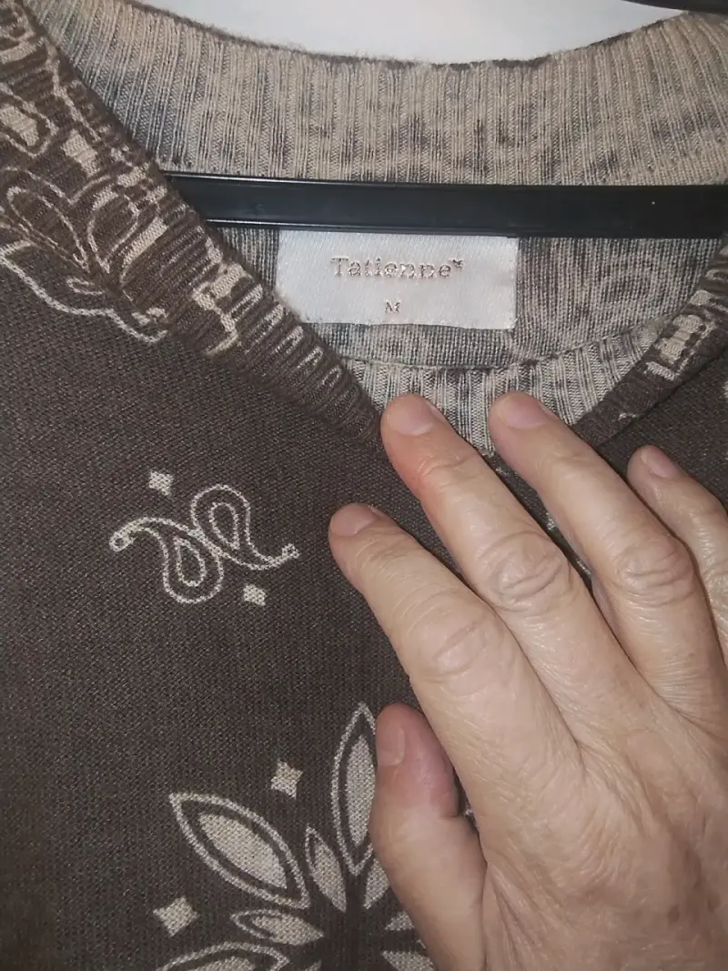 Suéter marrón con diseño paisley Tattiene - 4