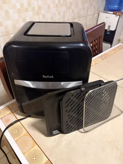 Freidora de Aire Tefal Negra con Accesorios - miniatura 1