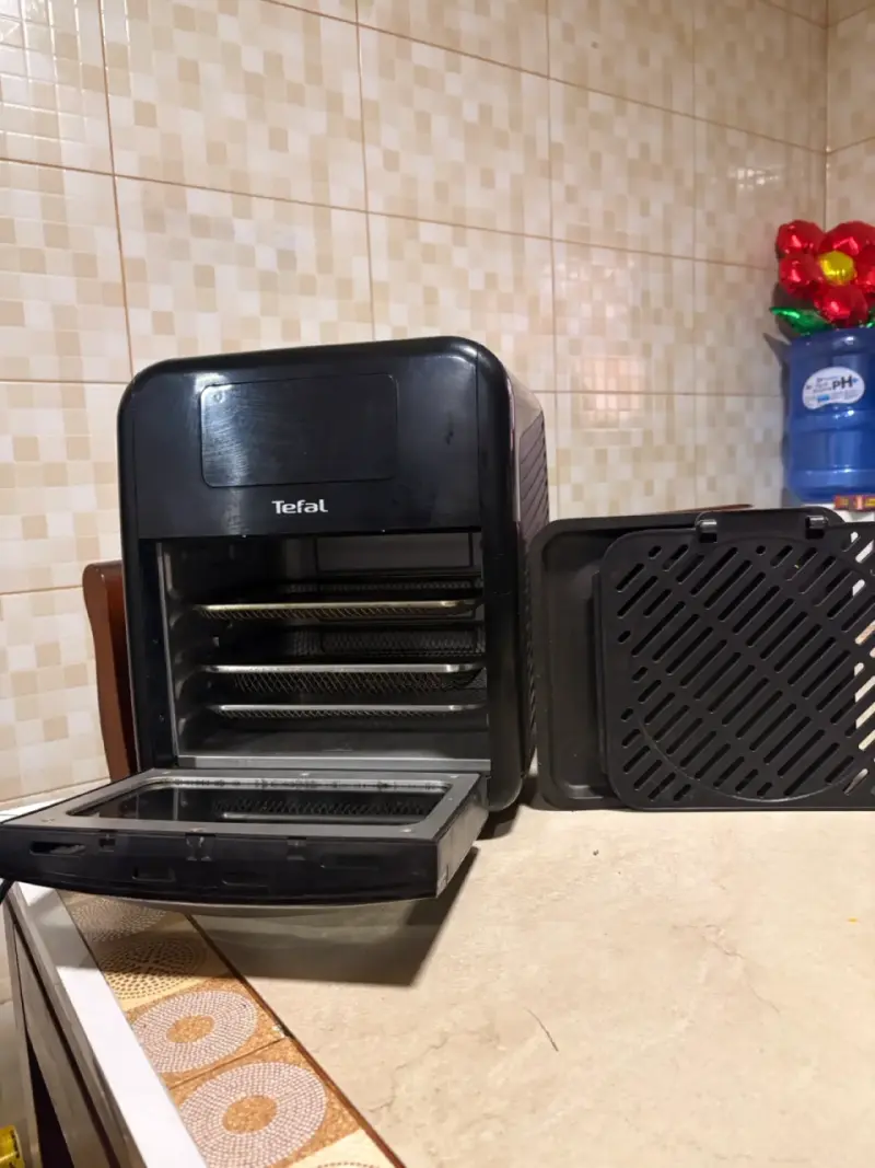 Freidora de Aire Tefal Negra con Accesorios - 2