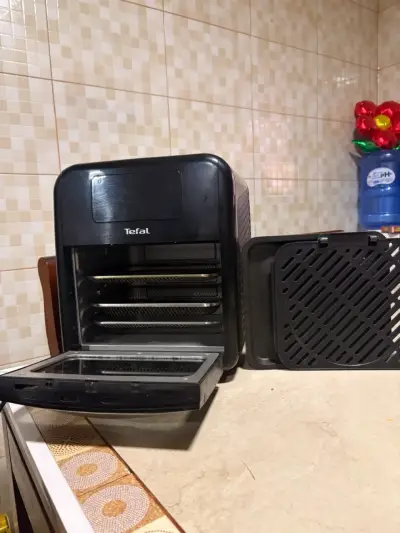 Freidora de Aire Tefal Negra con Accesorios - miniatura 2