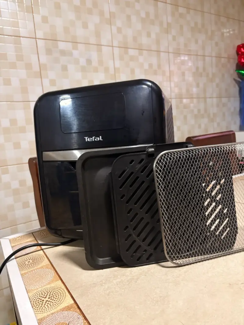 Freidora de Aire Tefal Negra con Accesorios - 3