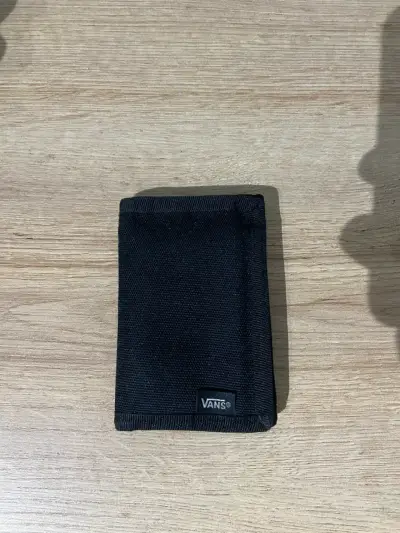 Billetera negra Vans en perfecto estado - miniatura 1