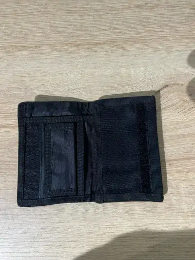 Billetera negra Vans en perfecto estado - miniatura 2