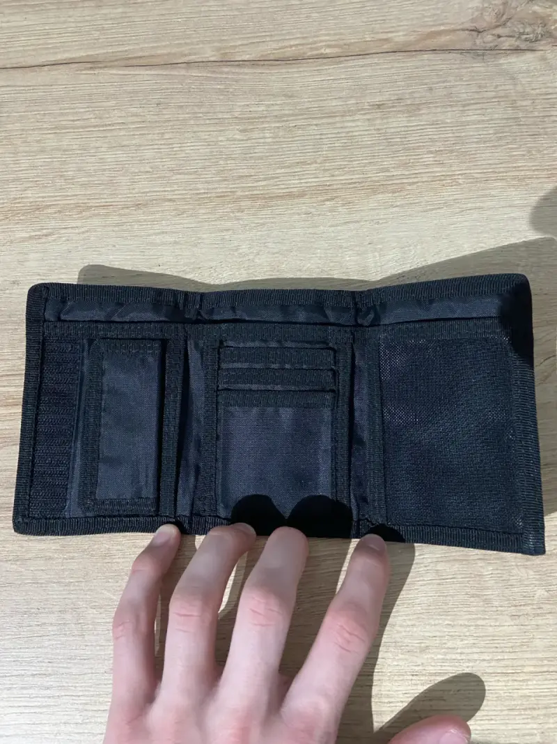 Billetera negra Vans en perfecto estado - 3