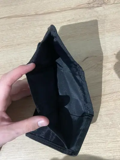 Billetera negra Vans en perfecto estado - miniatura 4