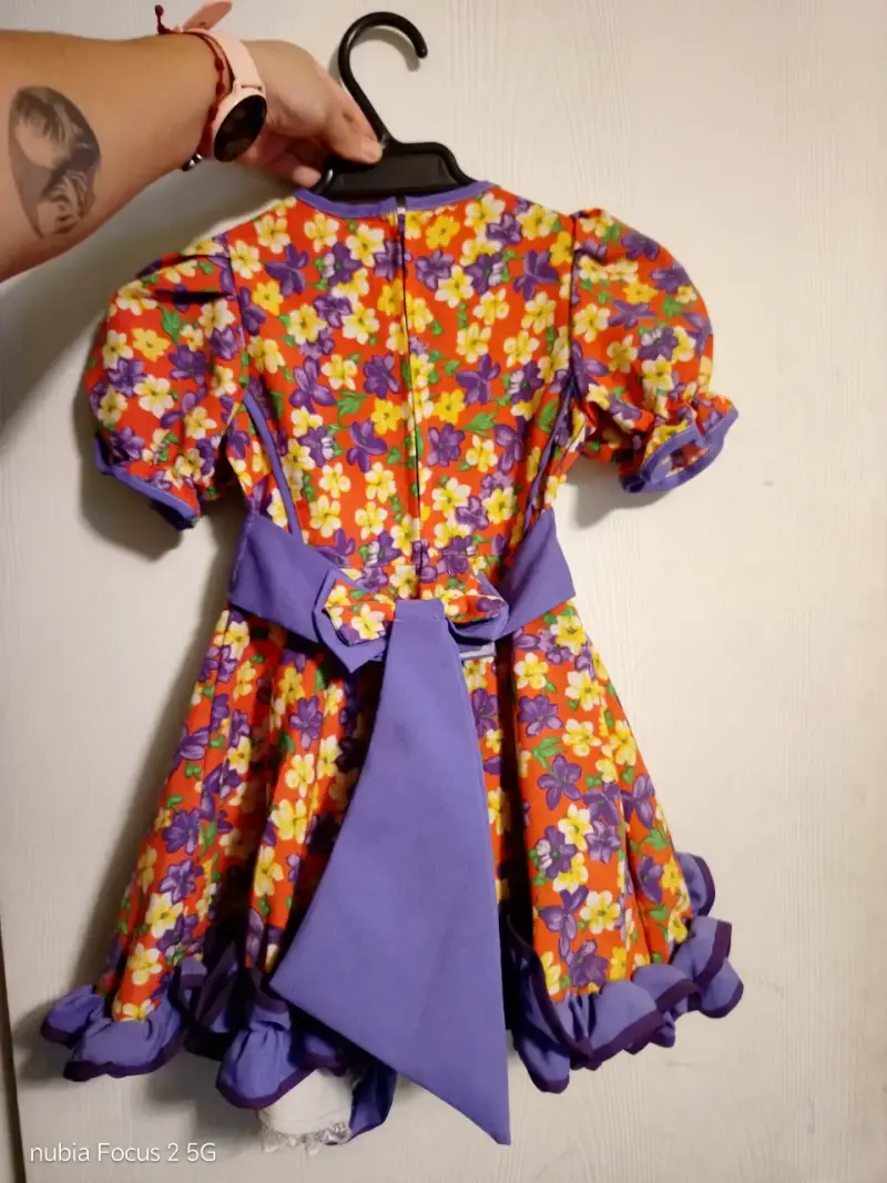 Vestido de niña floral con volantes y cinturón - 2