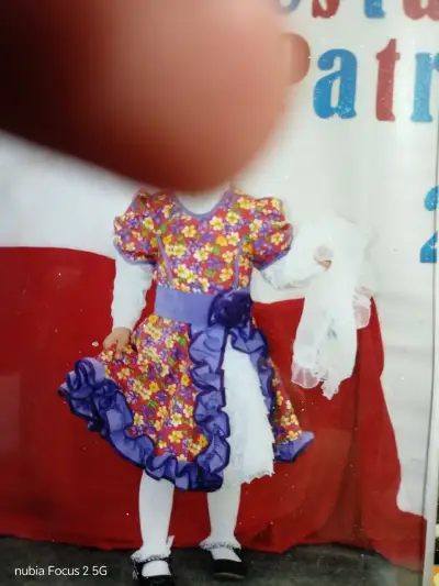 Vestido de niña floral con volantes y cinturón - miniatura 4